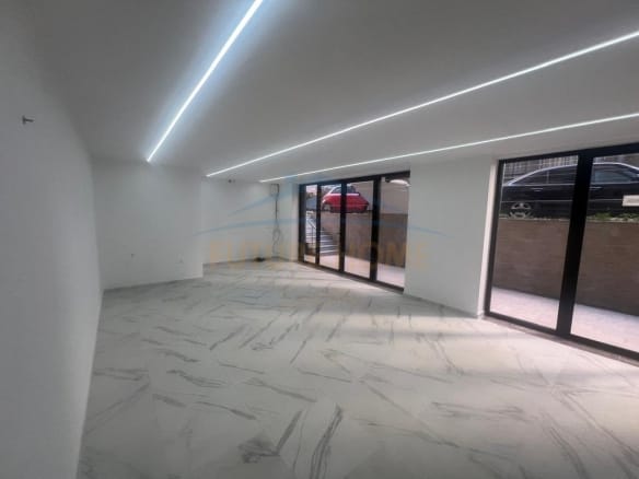Shitet, Ambjent Biznesi, Plazhi Hekurudha, Durres