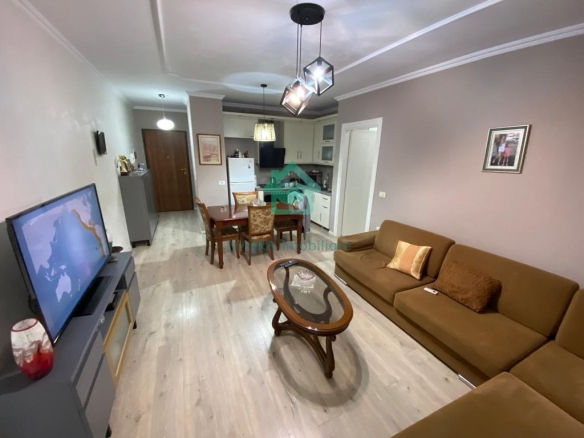 Apartament me Qira në Yzberish, Tiranë