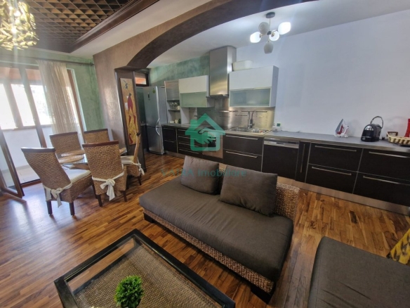 Apartament për Shitje në ish-Blloku, Tiranë