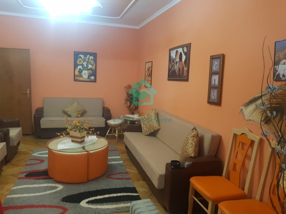 Apartament për Shitje në Gjimnazi Petro Nini Luarasi