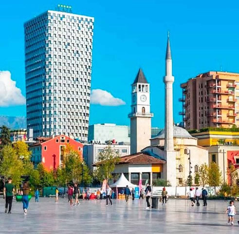 Apartamente, shtëpi dhe dyqane në Tiranë