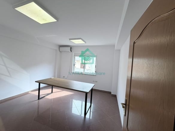 Ambient zyre afër Farmaci Daja