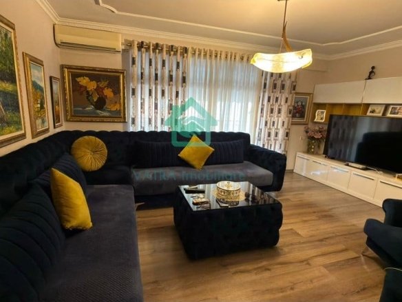 Aprtament 2+1 në shitje në Rrugën e Kavajes