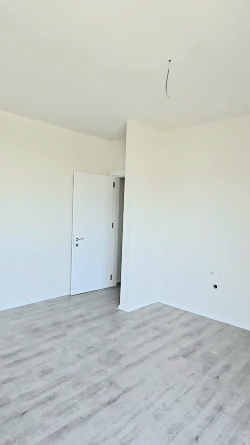 WhatsApp Image 2026-03-31 at 12.48.50 Apartament 120 metra katrore me qera